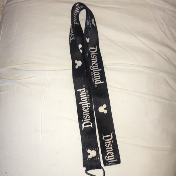 Reversible Disneyland lanyard - Picture 2 of 2